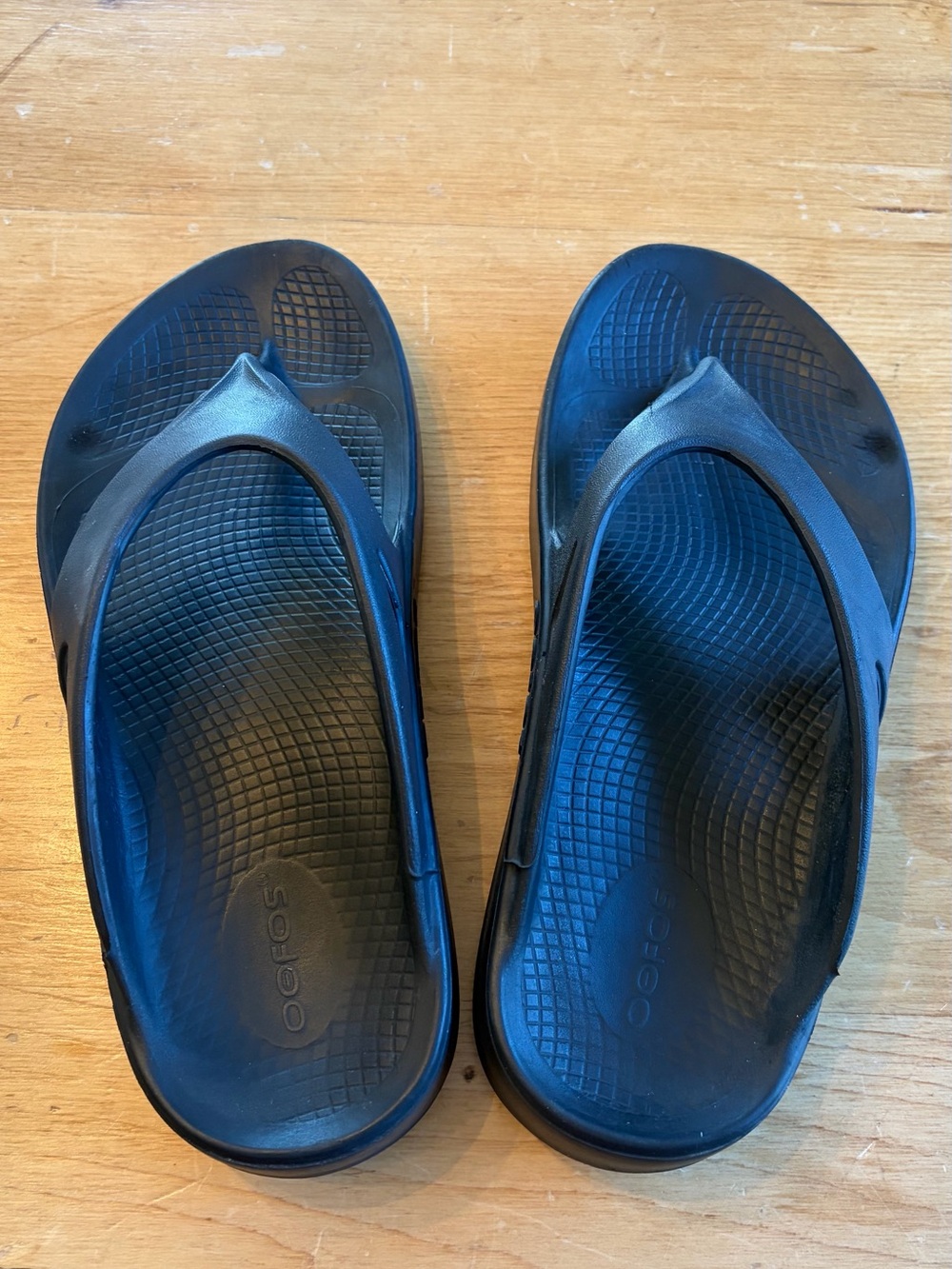 OOFOS Black Recovery Slide